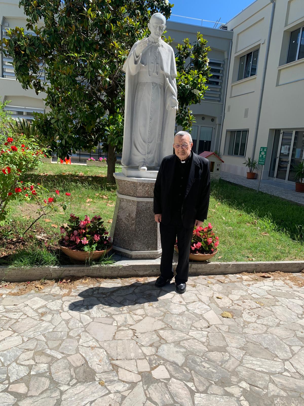 al centro Adriatico la statua del Sommo Pontefice Paolo VI